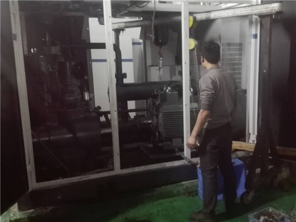 复盛200KW主机现场更换油封轴套1